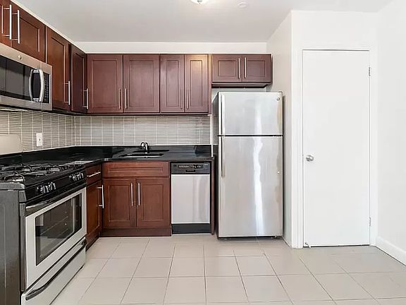 2nd image of 152 Ludlow St APT 5C