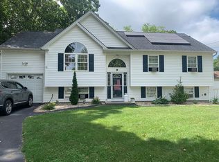 14 2nd St, Coram, NY 11727