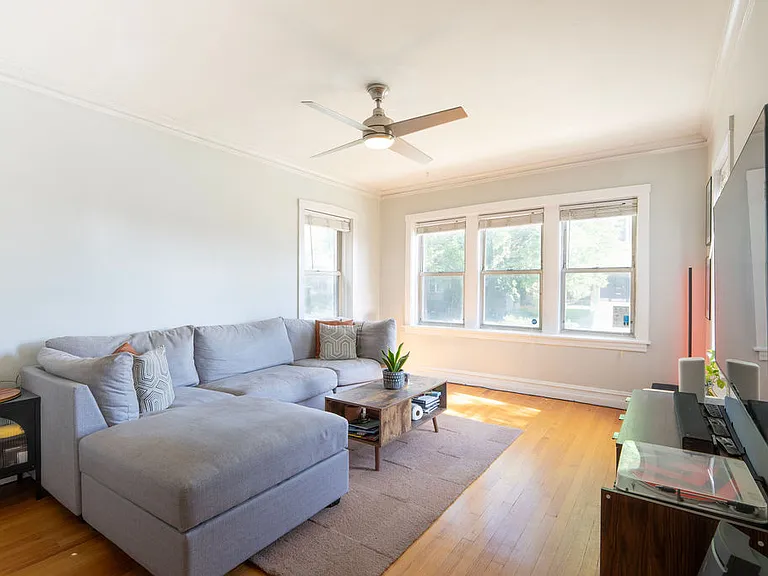3124 W Addison St #1 — Photo 3