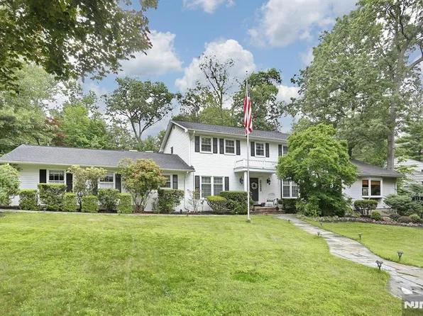279 Rock Ave, Park Ridge, NJ 07656