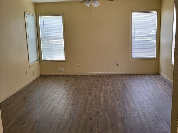 3rd image of 4730 Kendall Dr