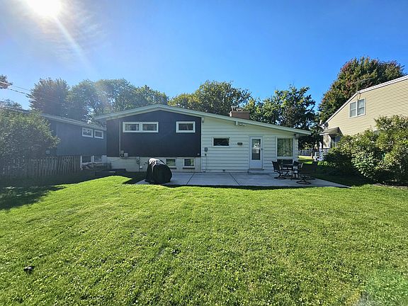 3rd image of 567 S Lewis Ave