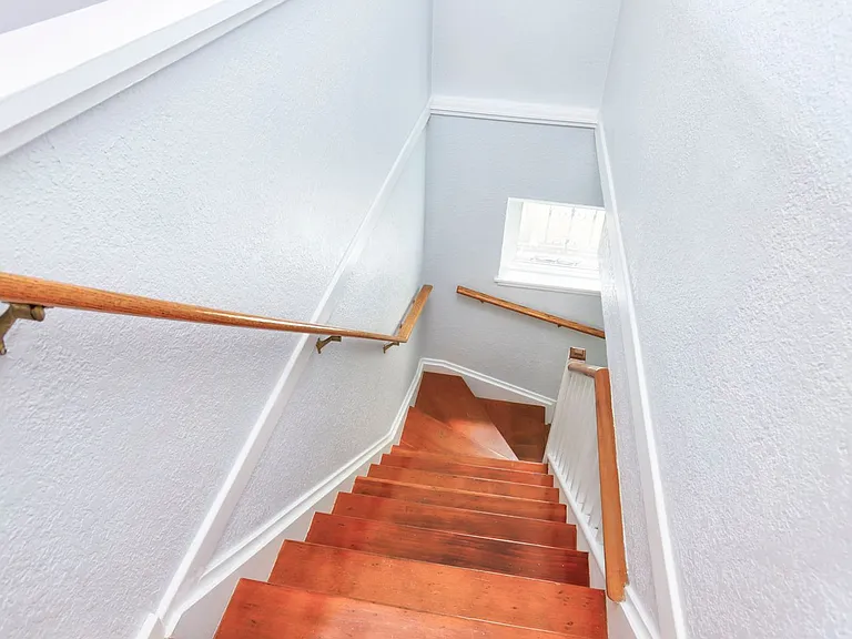 88 Canterbury Ave — Photo 17