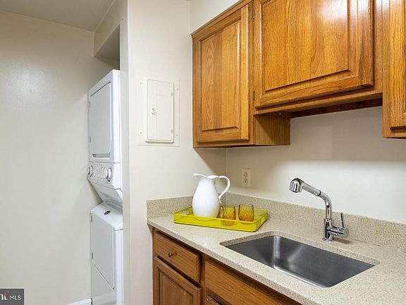 3rd image of 801 N Howard St APT 201