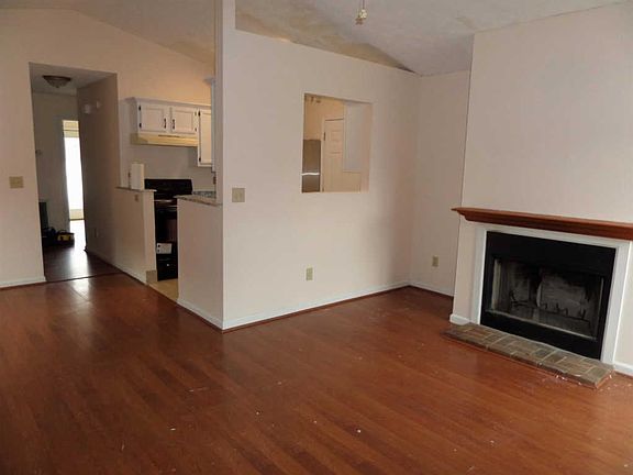 3rd image of 873 Marblehead Dr
