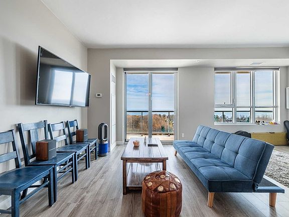 5th image of 22 E Haven Dr #1001