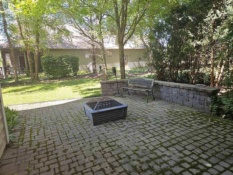 733 Woodbury Ct — Photo 26
