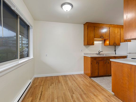 5th image of 5227-5233 Brooklyn Ave NE #5227-6