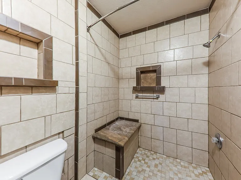 429 E Utopia Rd — Photo 15