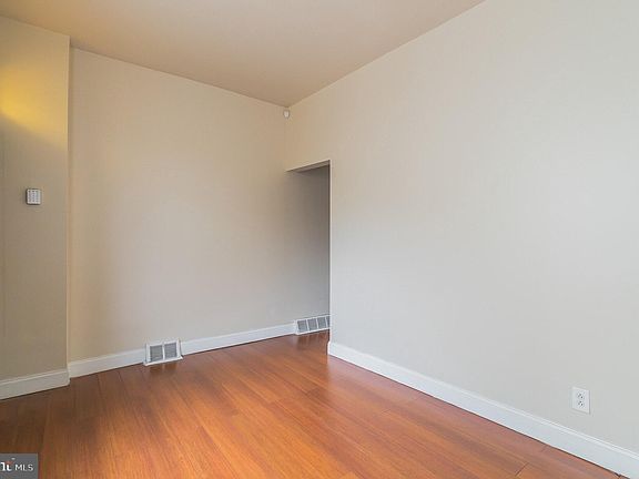 5th image of 185 1/2 Maiden St