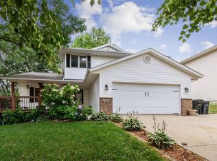 1712 Hamer Dr NW, Cedar Rapids, IA 52405