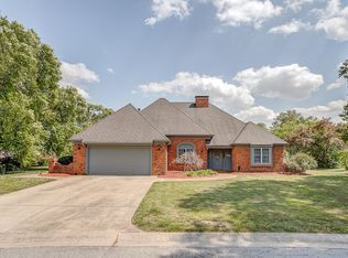 204 Lake Stratford Dr, Fairview Heights, IL 62208