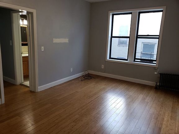 3rd image of 280 E 21st St APT 4K