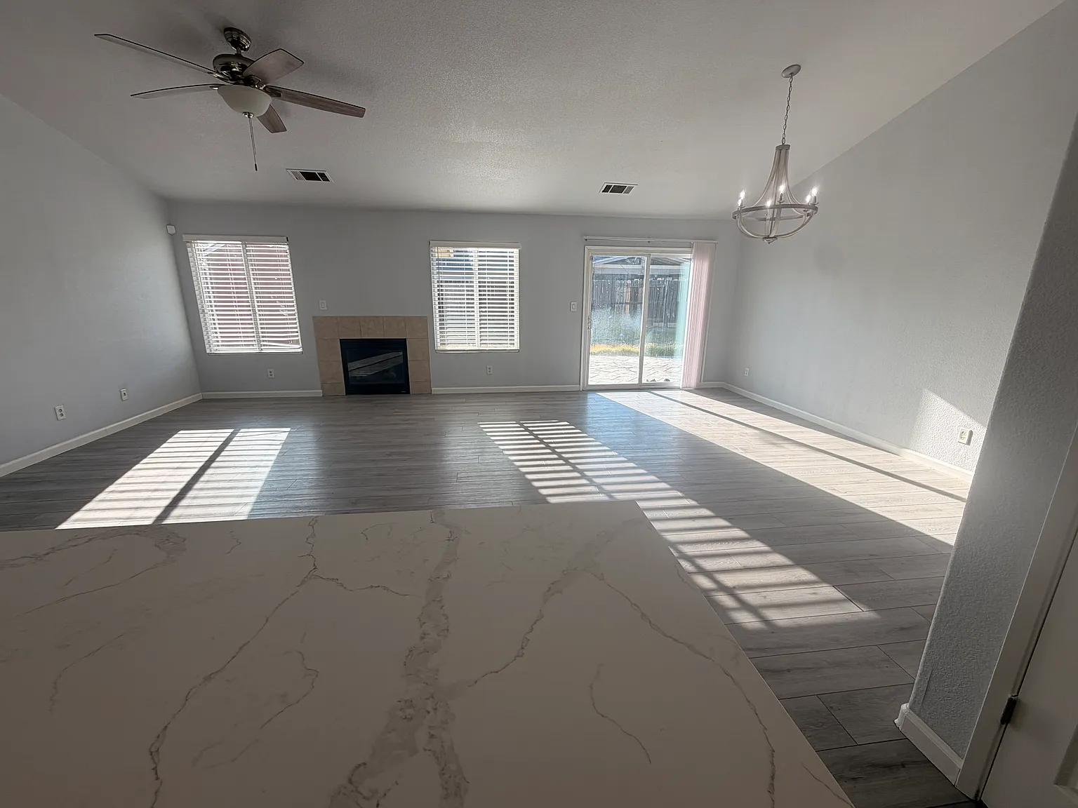 3 bed, 1573 sqft, $2,500 — Photo 2
