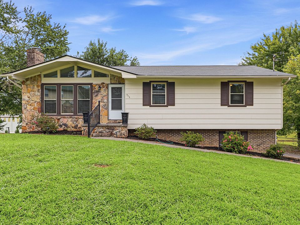 1st image of 916 Tri Cir NE