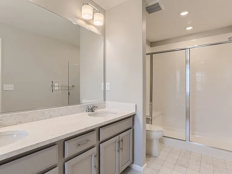 6302 N Fulton St — Photo 17