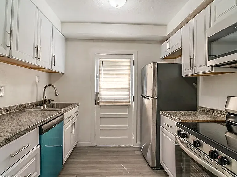8027 Floyd St — Photo 7