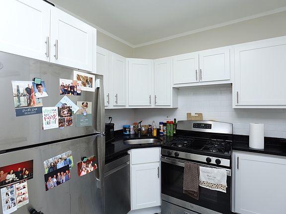 2nd image of 3323 N Lakewood Ave #4