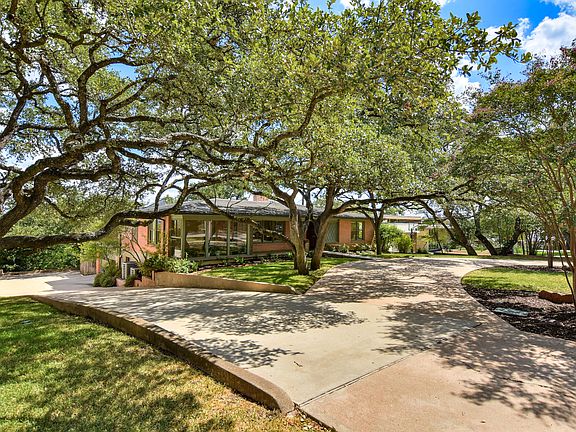 2nd image of 4709 Crestway Dr