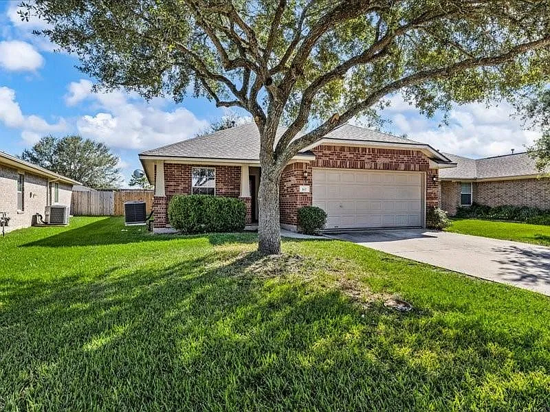 3 bed, 2.0 bath, 1528 sqft, $2,350 — Photo 3