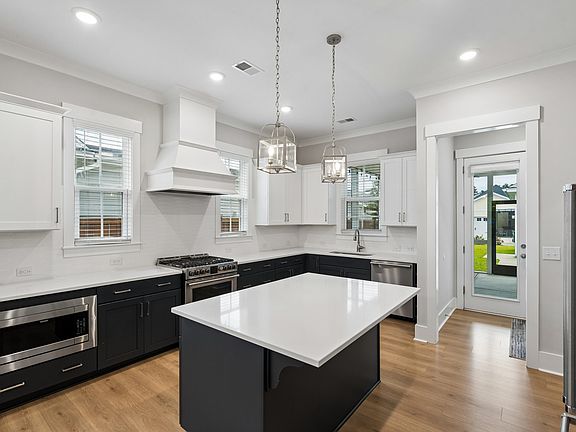 2nd image of 461 Cool Bend Ln