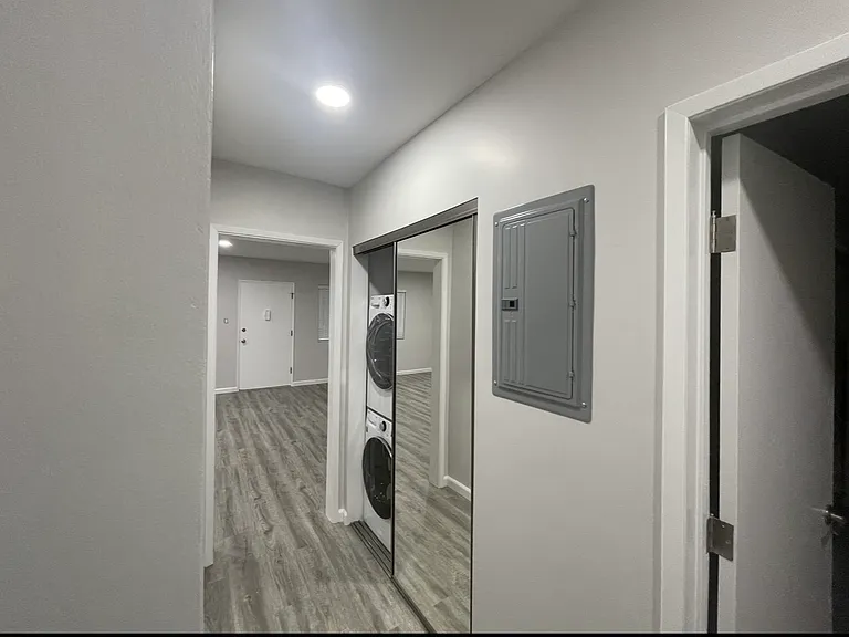 1060 S Sherbourne Dr #103 — Photo 2