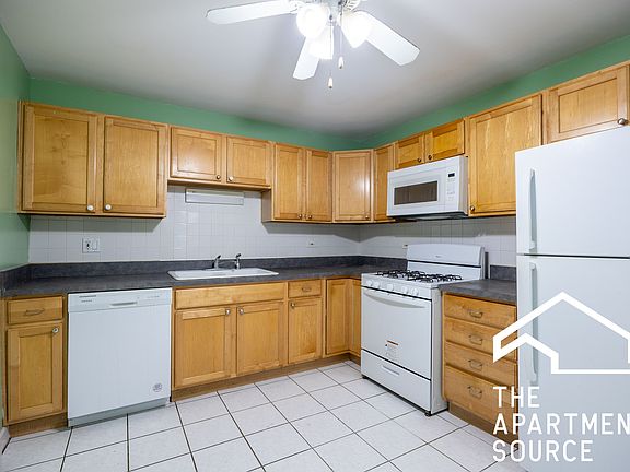 2nd image of 1653 W Sherwin Ave #2C