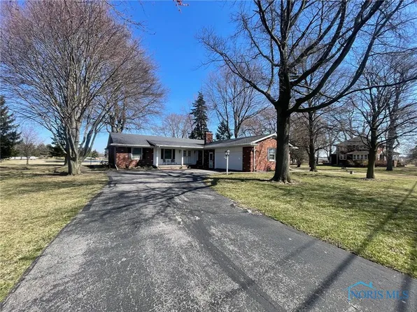 3555 Brown Rd, Oregon, OH 43616