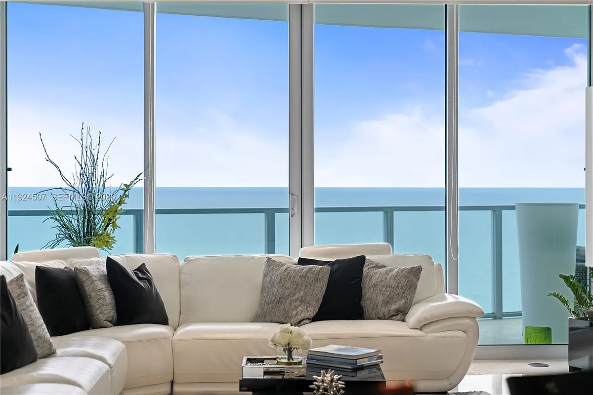 Building Photo - 3101 S Ocean Dr #2907