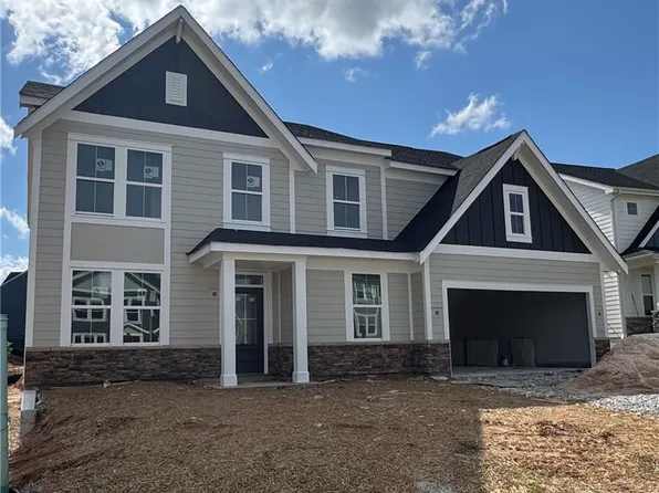 650 Crystal Lake Pkwy, Hoschton, GA 30548