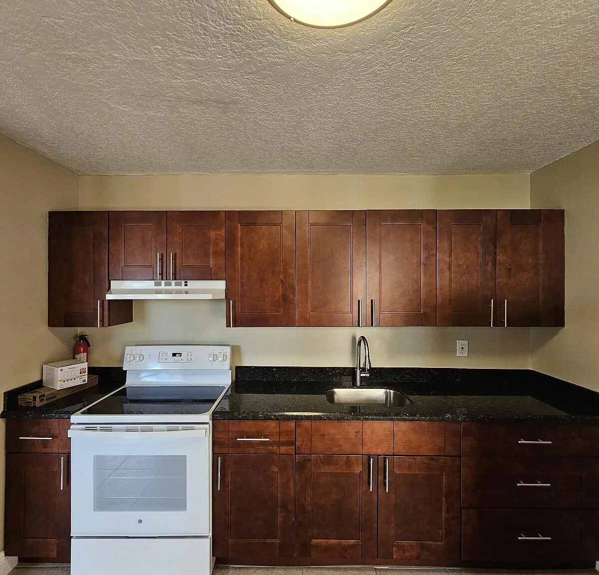 2 bed, 1.0 bath, 768 sqft, $1,800 — Photo 2