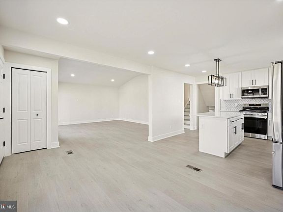 5th image of 1535 Pleasant Dr