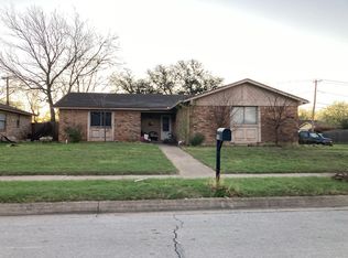 7400 Echo Hill Dr, Watauga, TX 76148