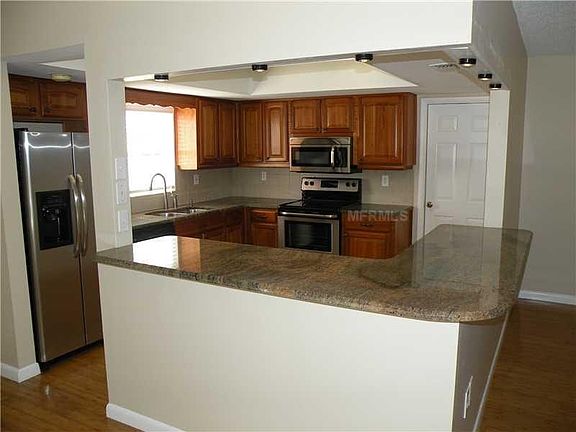 3rd image of 3100 Lake Saxon Dr