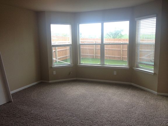 4th image of 2918 Post Oak Cir