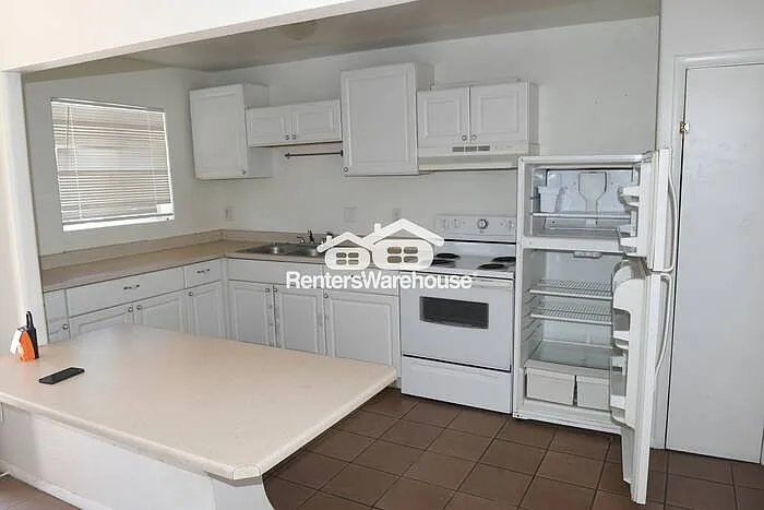 729 E Mission Ln #1 — Photo 4