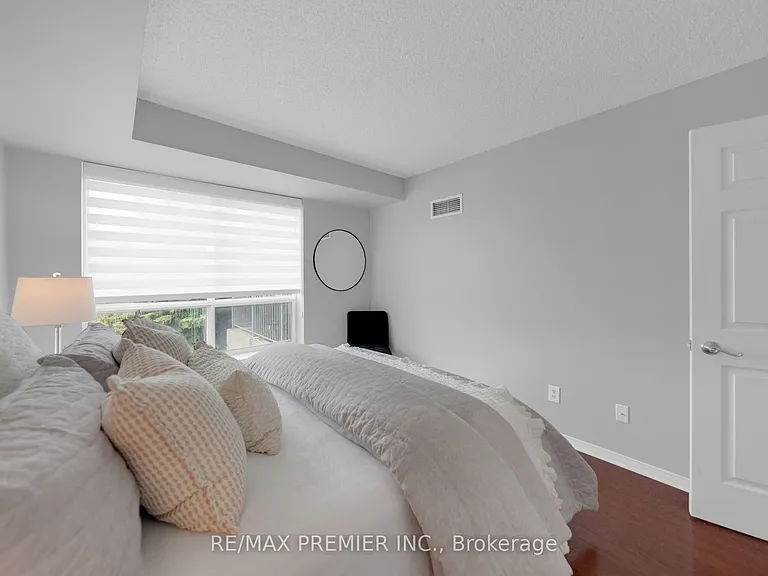 51 Baffin Ct #220 — Photo 32