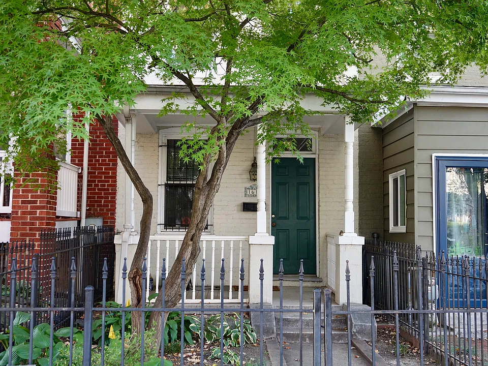 1619 A St SE