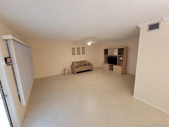 3rd image of 413 Greenbrier #413-C
