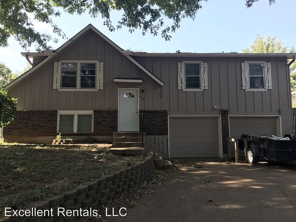 1st image of 924 NE Westwind Cir