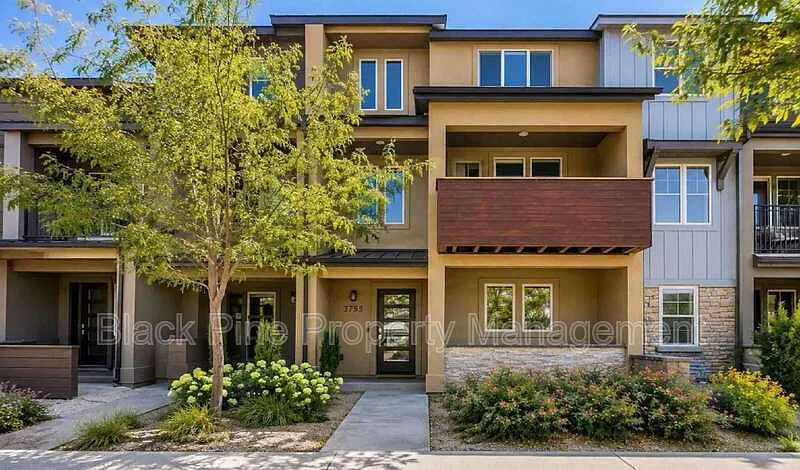 3755 E Parkcenter Blvd