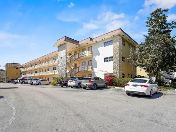5121 W Oakland Park Blvd #109, Lauderdale Lakes, FL 33313