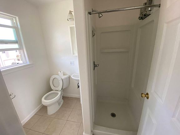 4th image of 21681 E Cliff Dr #27