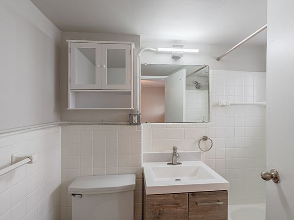 5th image of 1903 N Main St #1921-D5