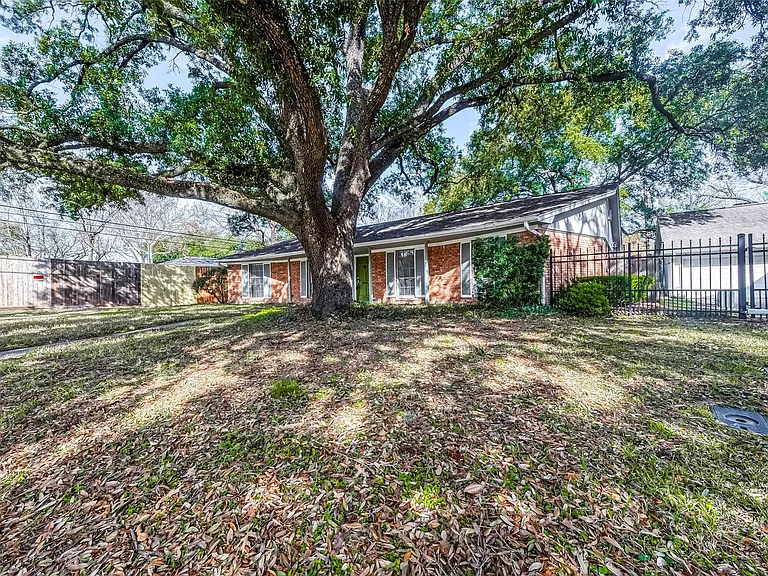 7810 Locke Ln — Photo 39