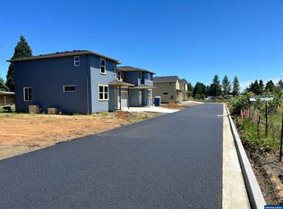 186 SE Lacreole & 188 Dr, Dallas, OR