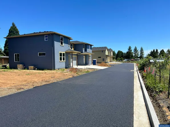 186 SE Lacreole & 188 Dr, Dallas, OR 97338