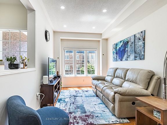 5th image of 435 Hensall Cir #29