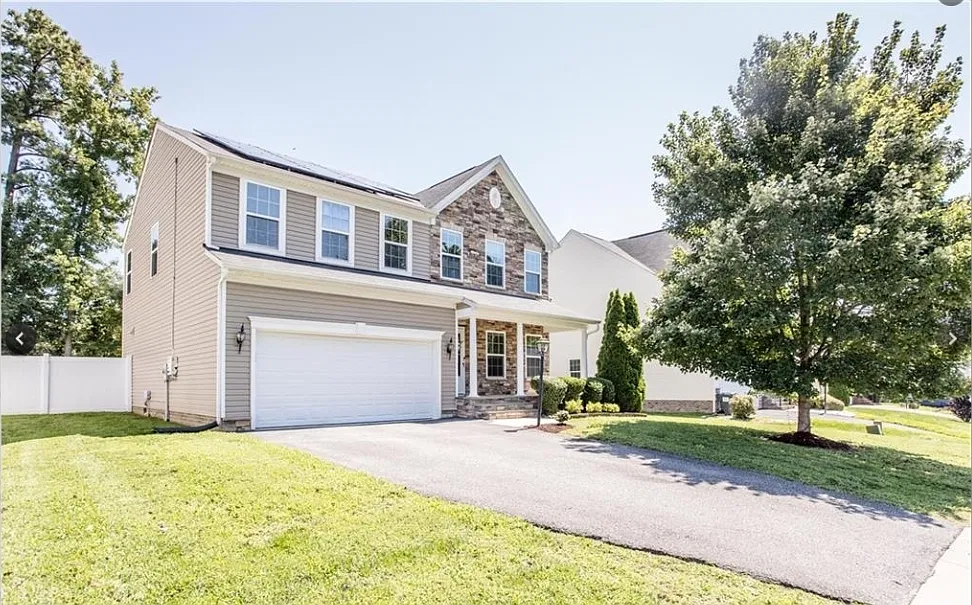4 bed, 2384 sqft, $2,890 — Photo 2
