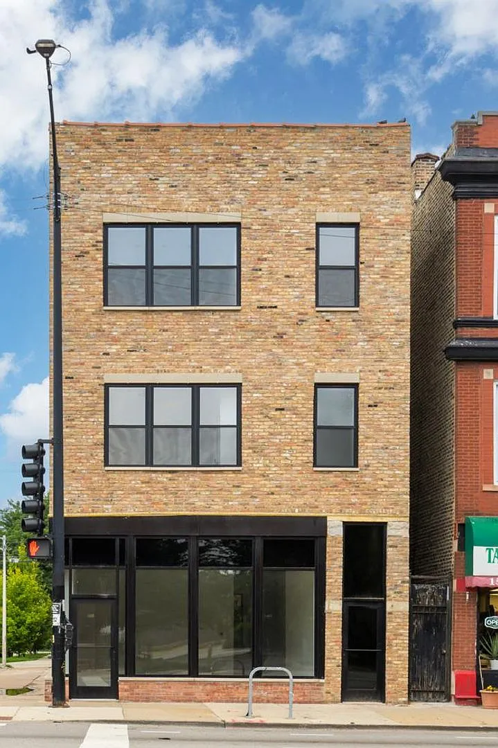 LC2 - 1500 N Western — Photo 1